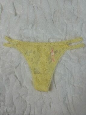 PINK Victoria's Secret Lace Thong Panty S